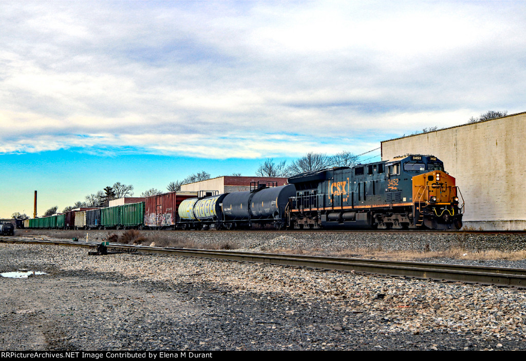 CSX 3452 on M-403